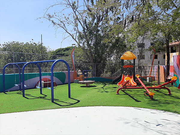 Área infantil y deportiva en Parque Monte Verde